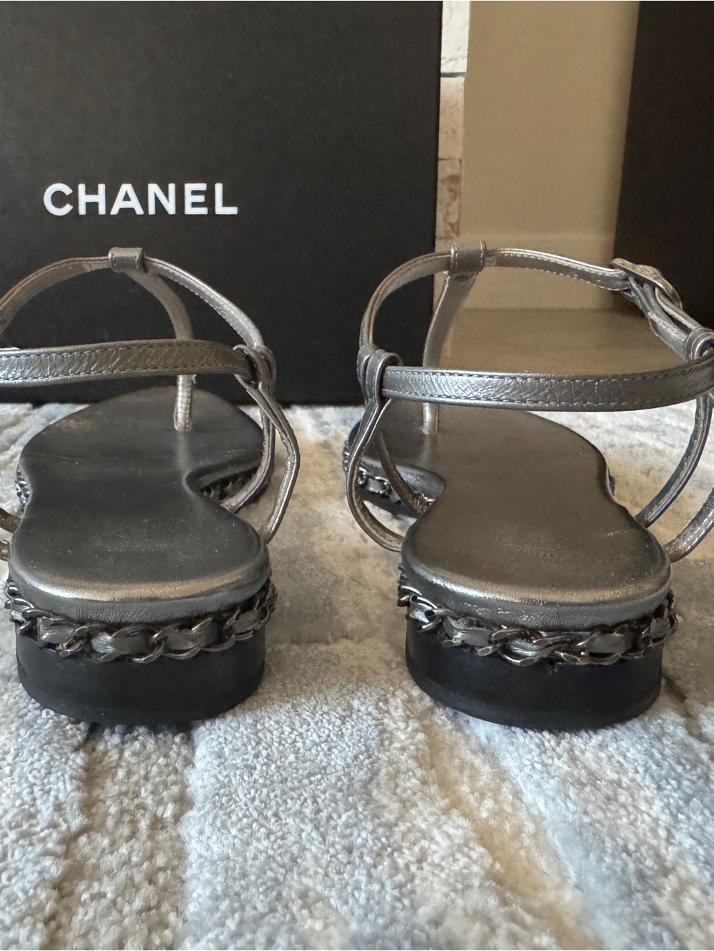Chanel Metallic Silver Leather T-Strap Thong Sandals - Chain Details & CC Logo - Picture 3 of 8